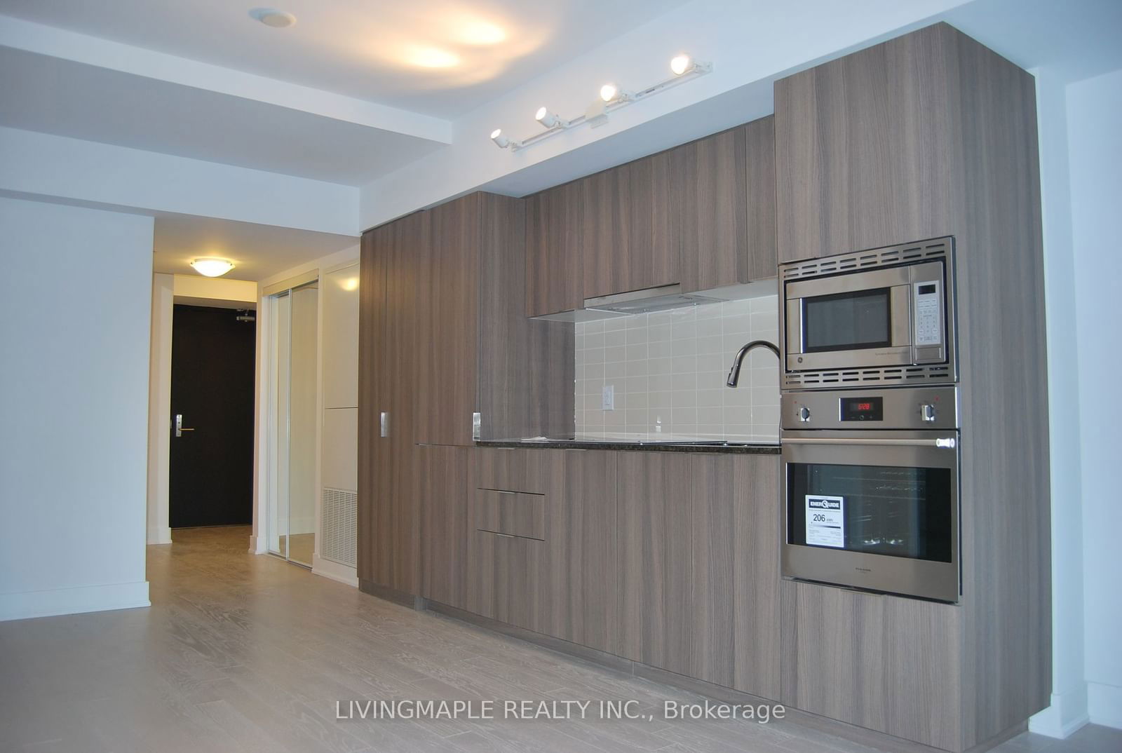 955 Bay St, unit 213 for rent - image #5