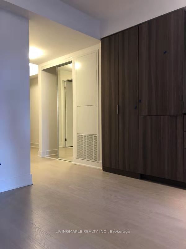 955 Bay St, unit 213 for rent