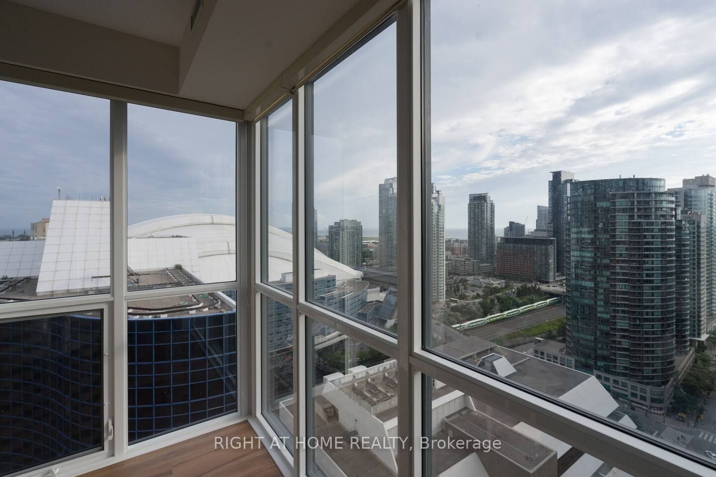 300 Front St W, unit 2512 for sale