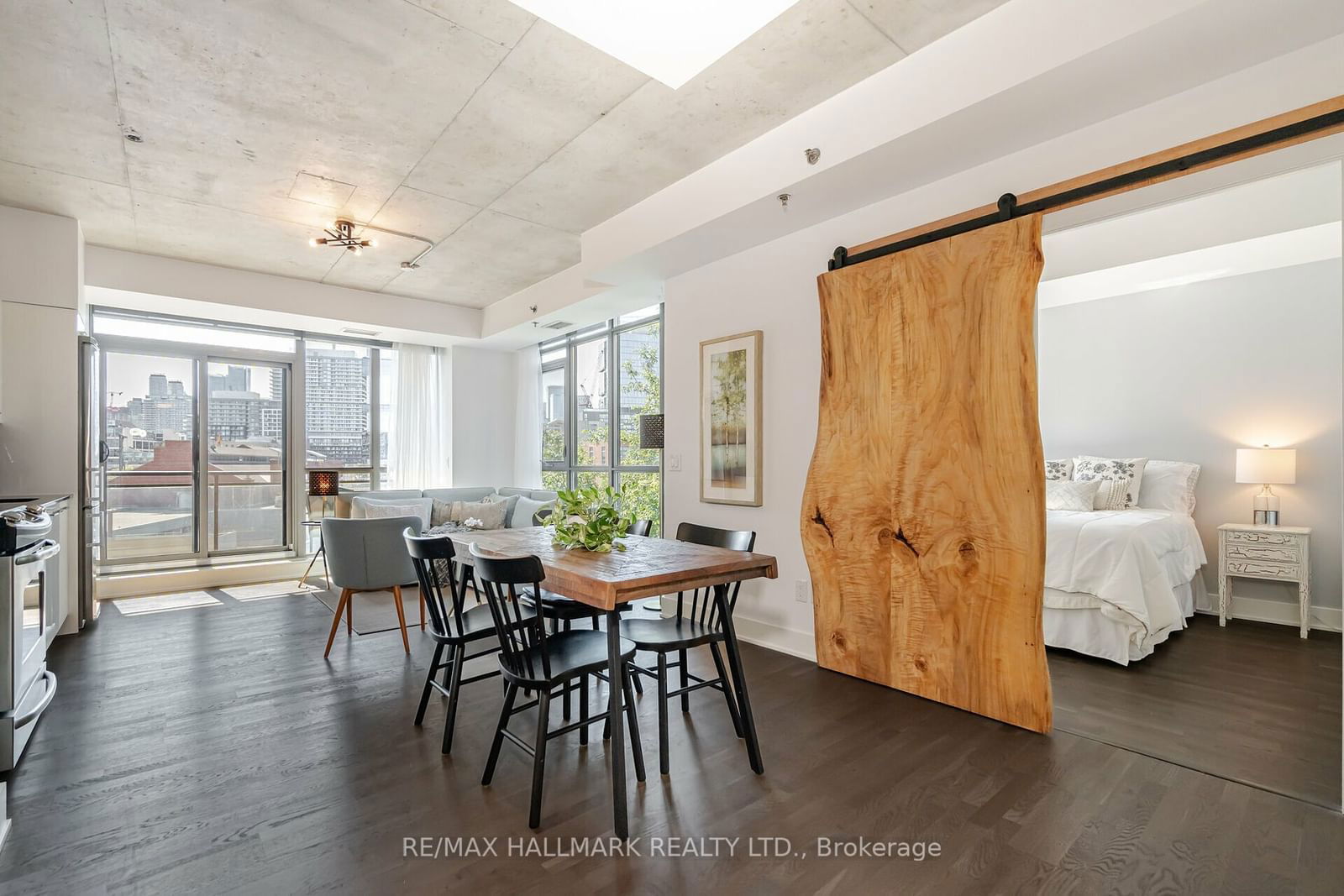 90 Trinity St, unit 401 for sale - image #4