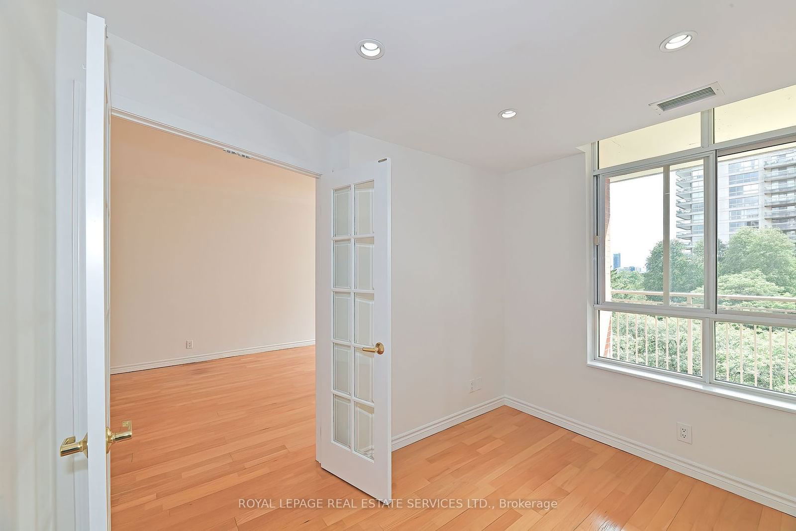 1 Deer Park Cres, unit 704 for sale - image #12