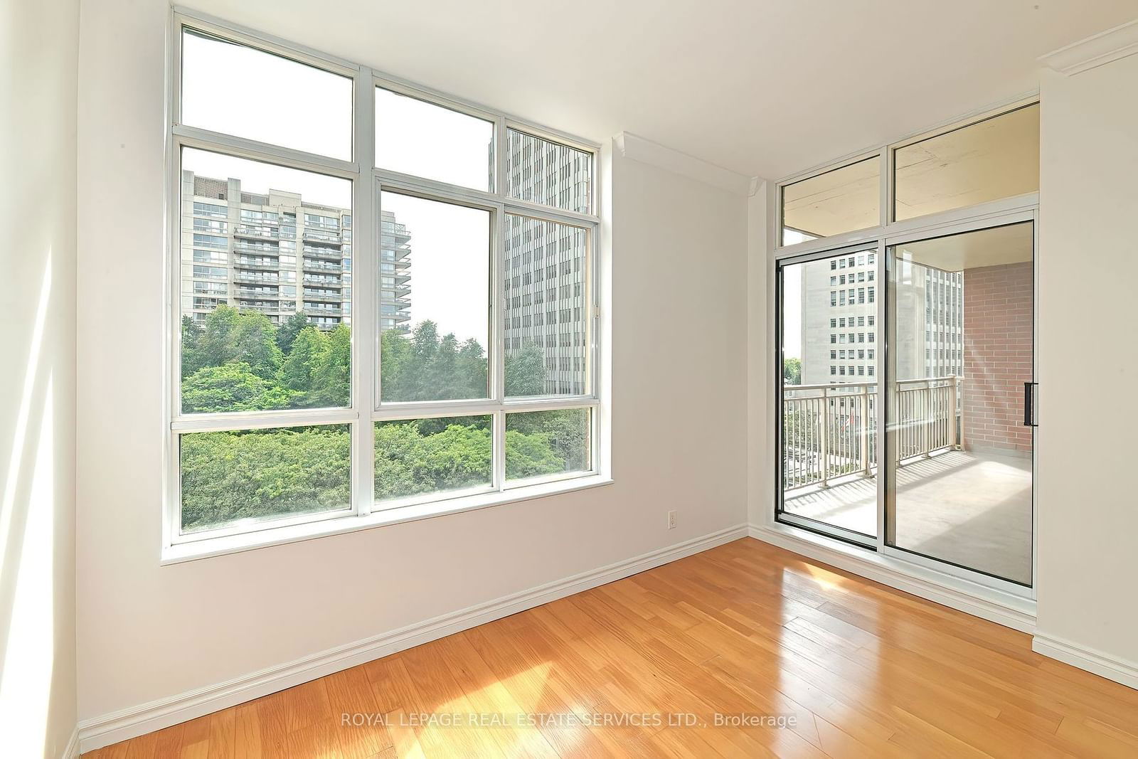 1 Deer Park Cres, unit 704 for sale - image #5