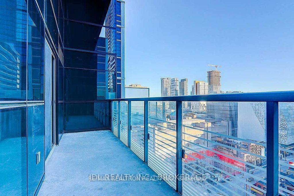 386 Yonge St, unit 1112 for rent