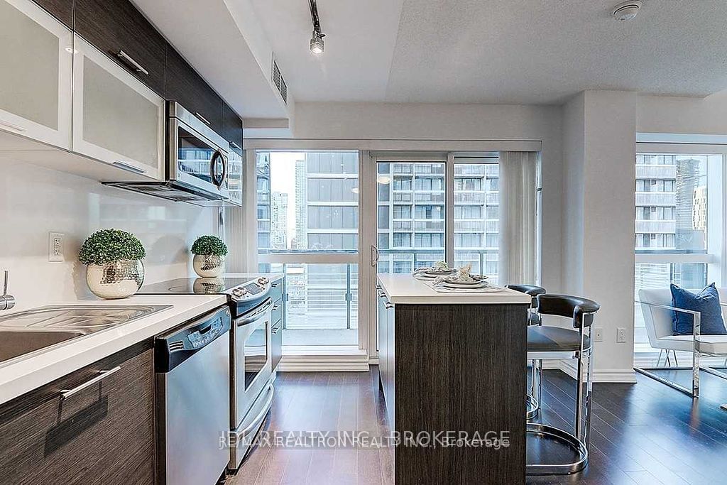 386 Yonge St, unit 1112 for rent