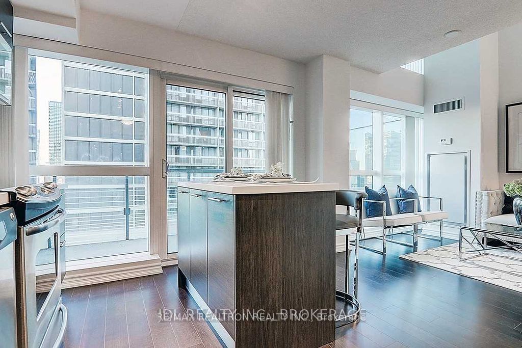 386 Yonge St, unit 1112 for rent