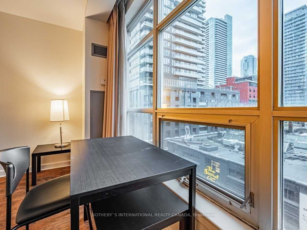 36 Blue Jays Way, unit 609 for rent - image #11