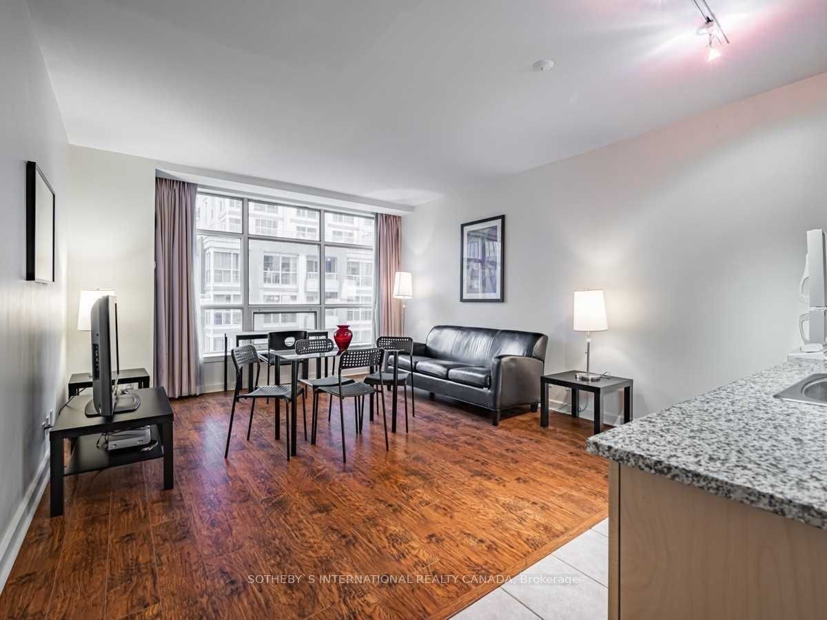 36 Blue Jays Way, unit 609 for rent - image #3