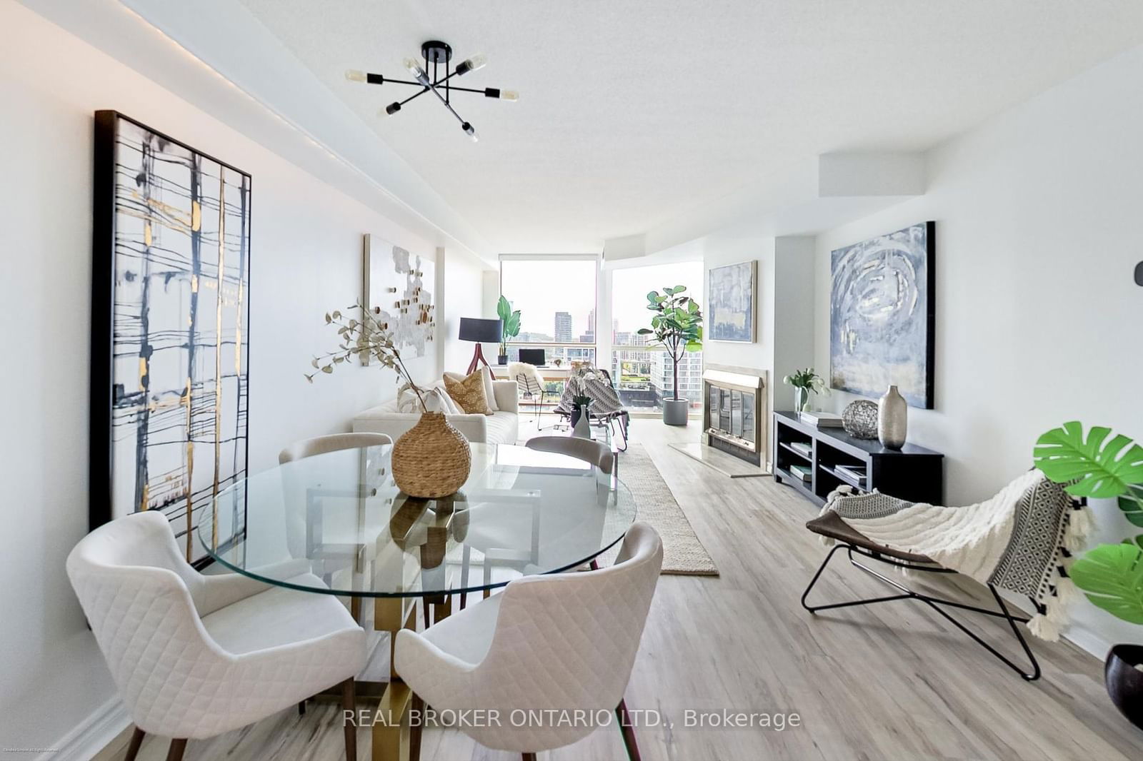 705 King St W, unit 1911 for sale - image #2