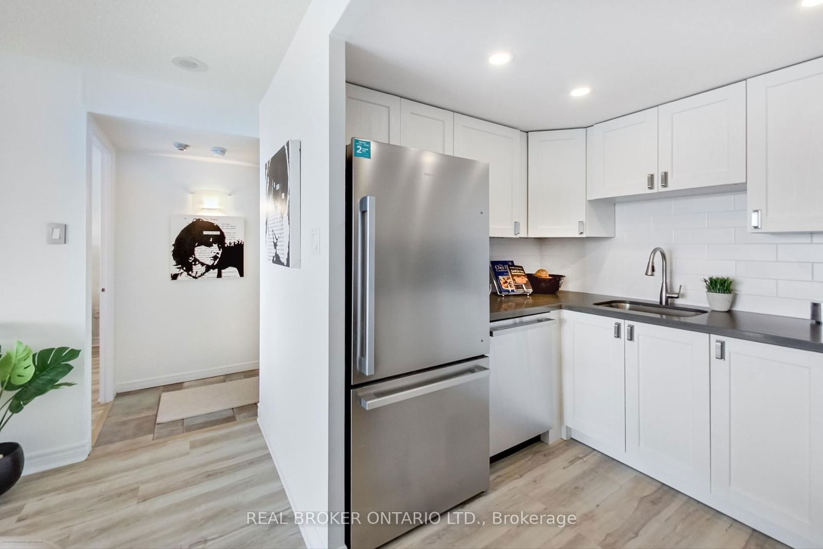 705 King St W, unit 1911 for sale - image #8