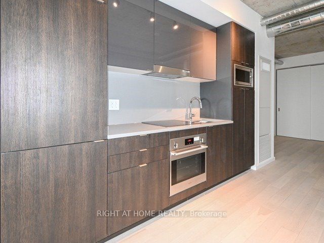 21 Lawren Harris Sq, unit 714 for rent