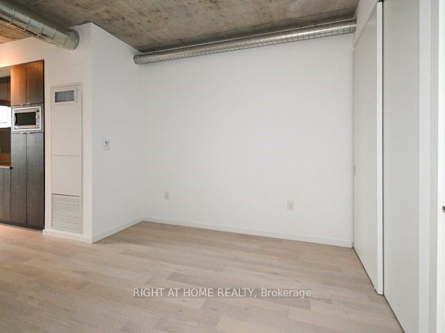 21 Lawren Harris Sq, unit 714 for rent