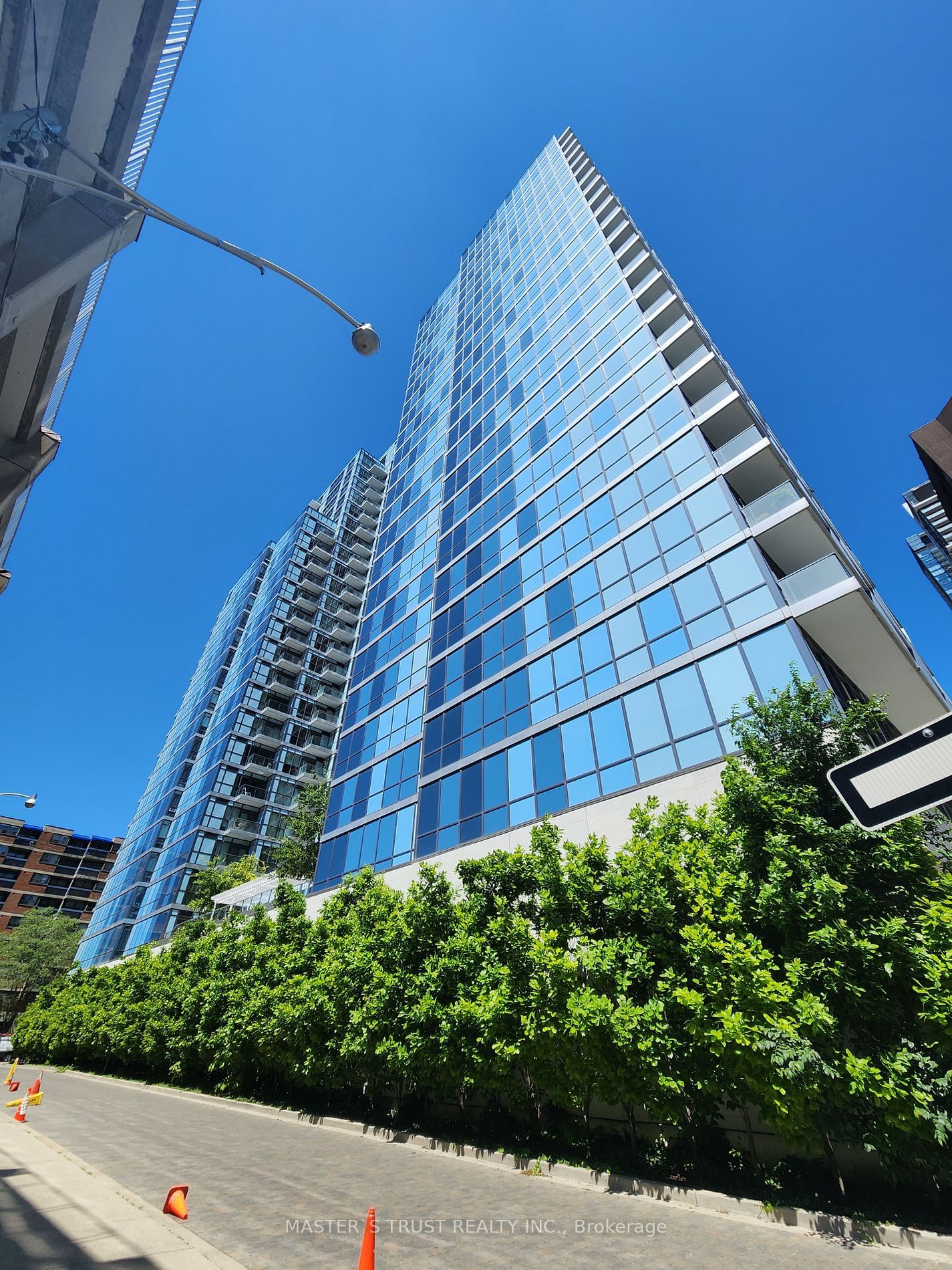 210 Simcoe St, unit 1903 for rent - image #2