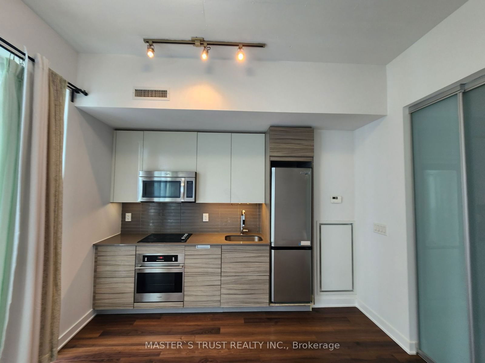 210 Simcoe St, unit 1903 for rent - image #5