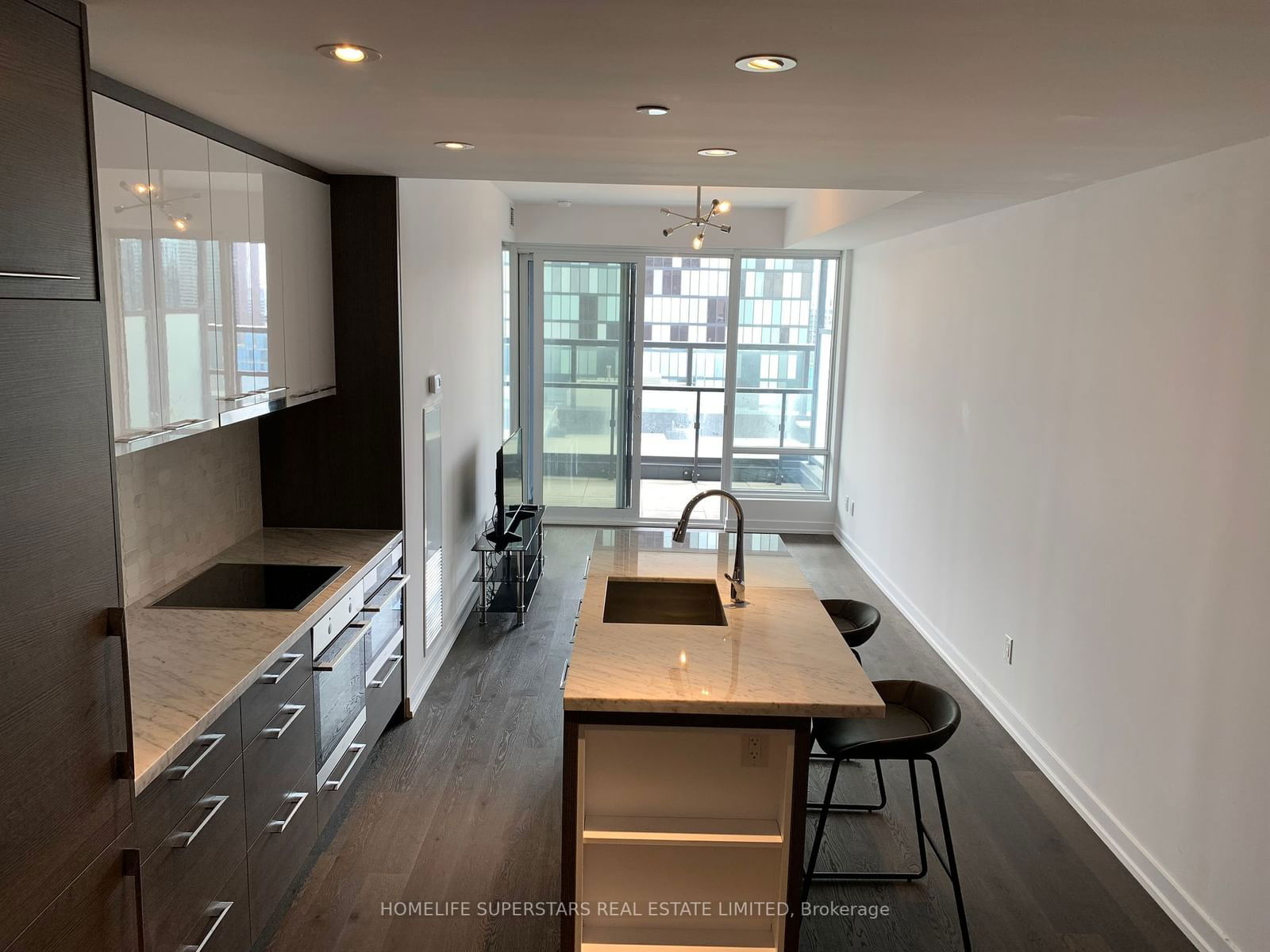 488 University Ave, unit 2008 for rent