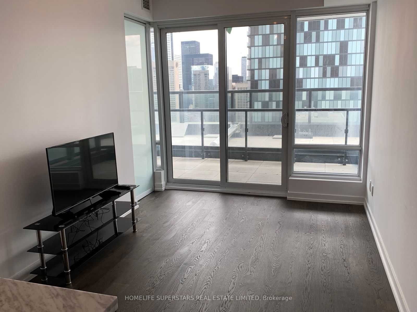 488 University Ave, unit 2008 for rent