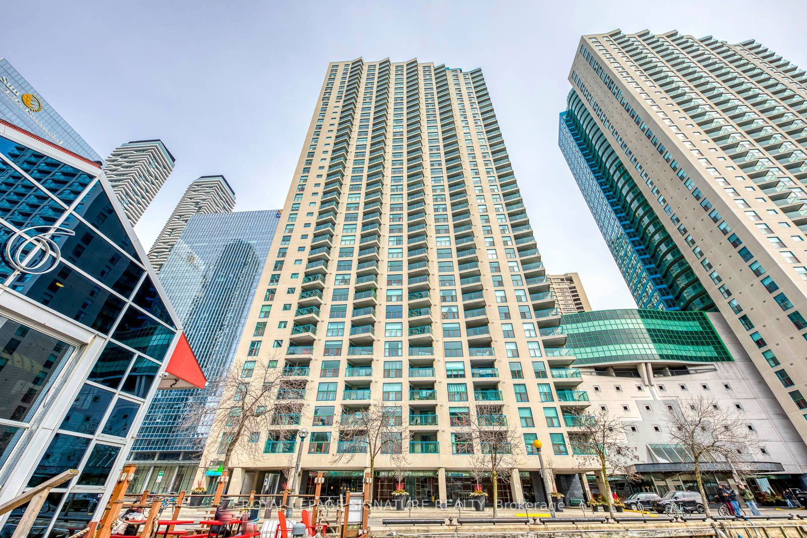 77 Harbour Sq, unit 2207 for sale - image #2