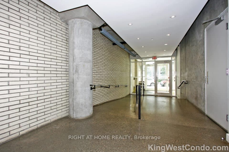 32 Stewart St, unit 303 for rent - image #4