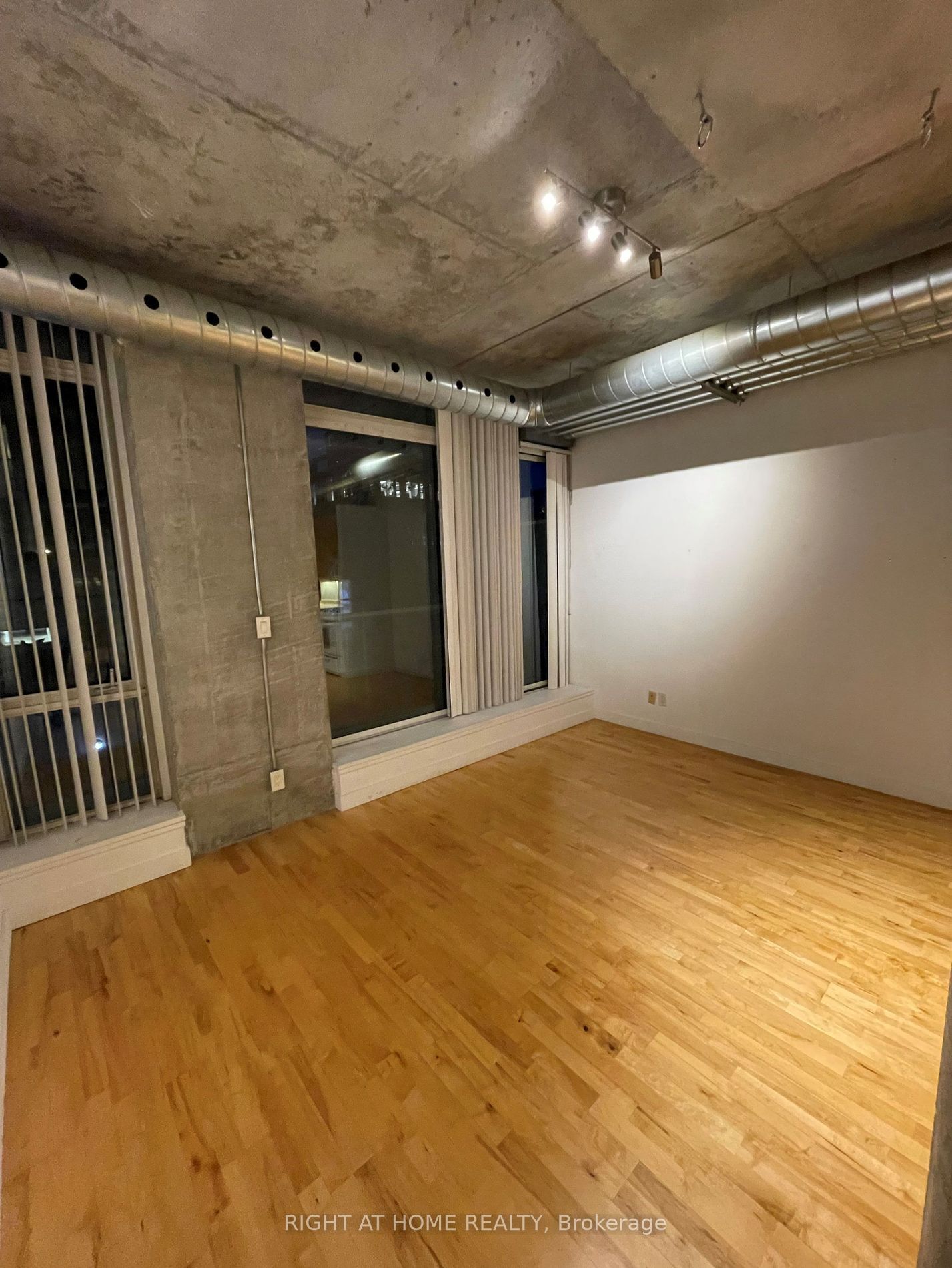 32 Stewart St, unit 303 for rent