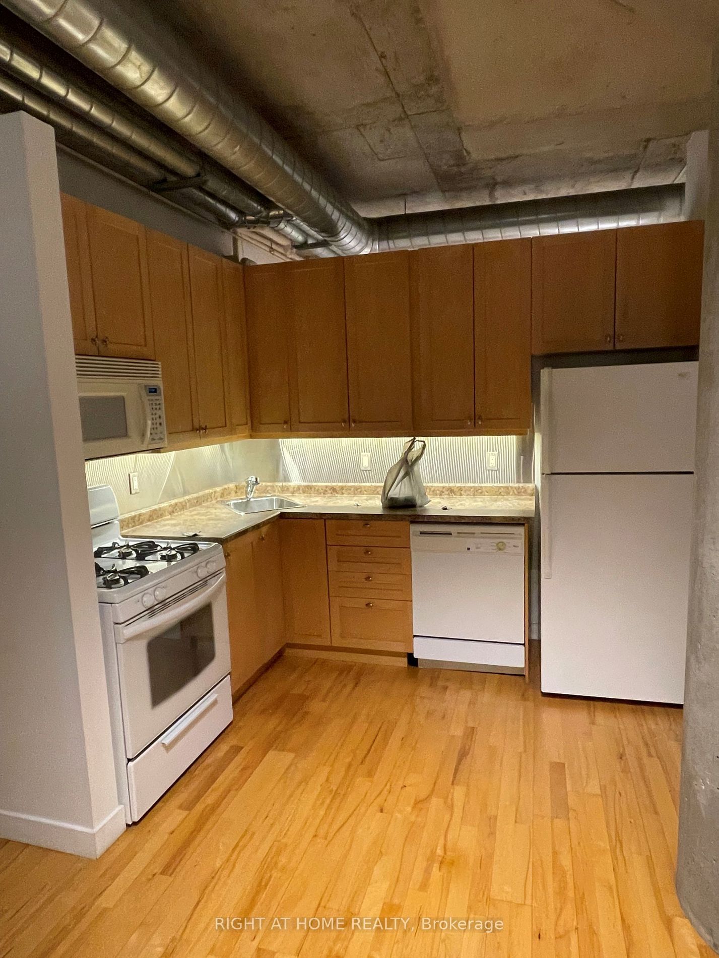 32 Stewart St, unit 303 for rent