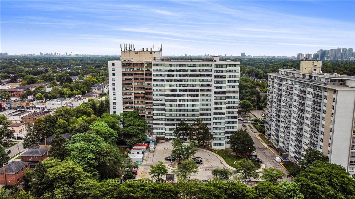 3000 Bathurst Street Condos, North York, Toronto