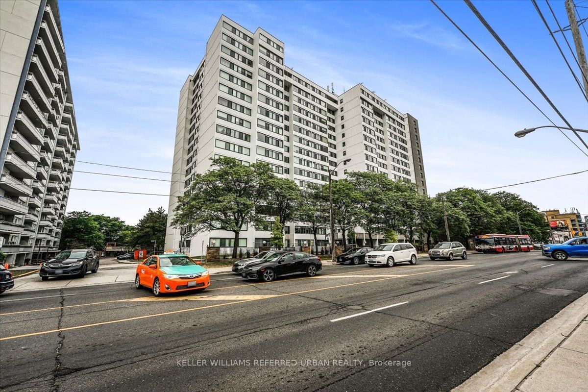 3000 Bathurst Street Condos, North York, Toronto