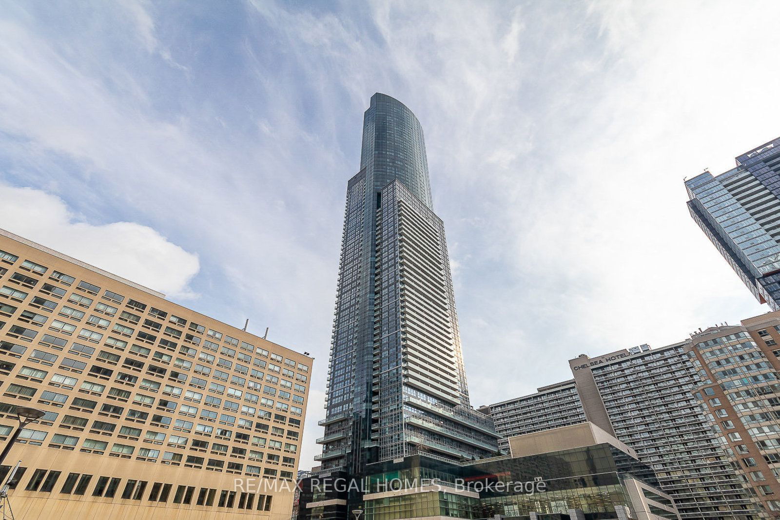 386 Yonge St, unit 2008 for sale