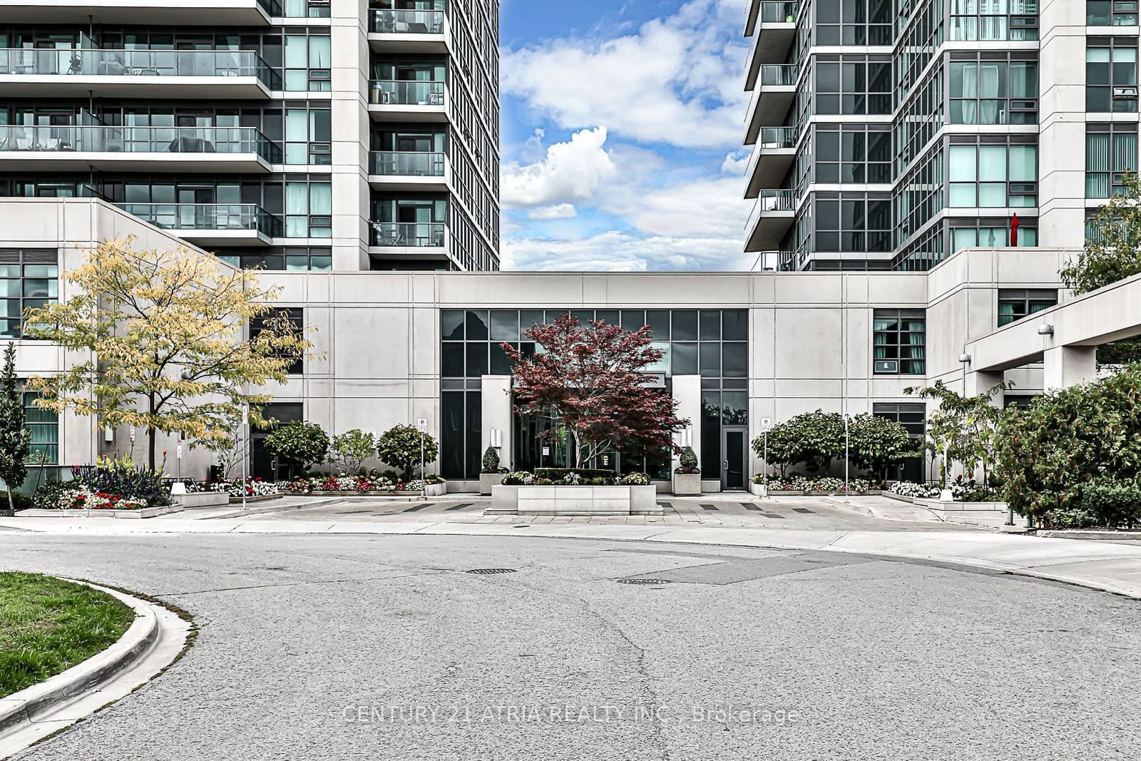 35 Brian Peck Cres, unit 723 for sale - image #2