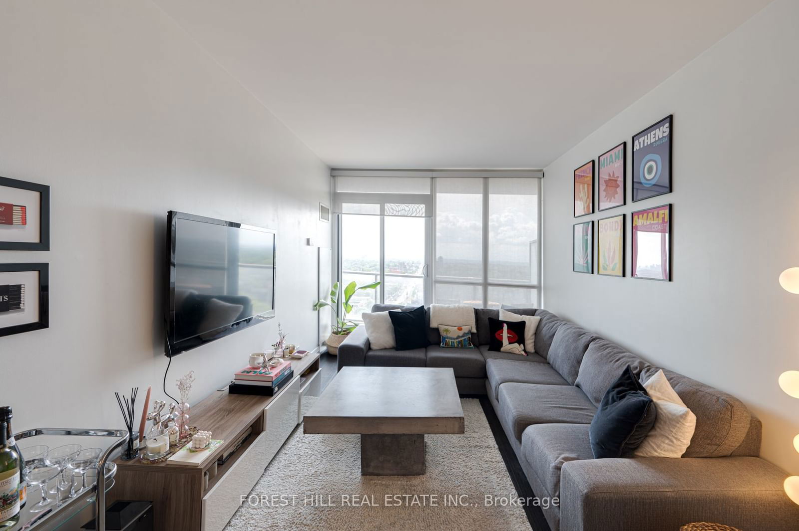 530 St Clair Ave, unit 1401 for sale