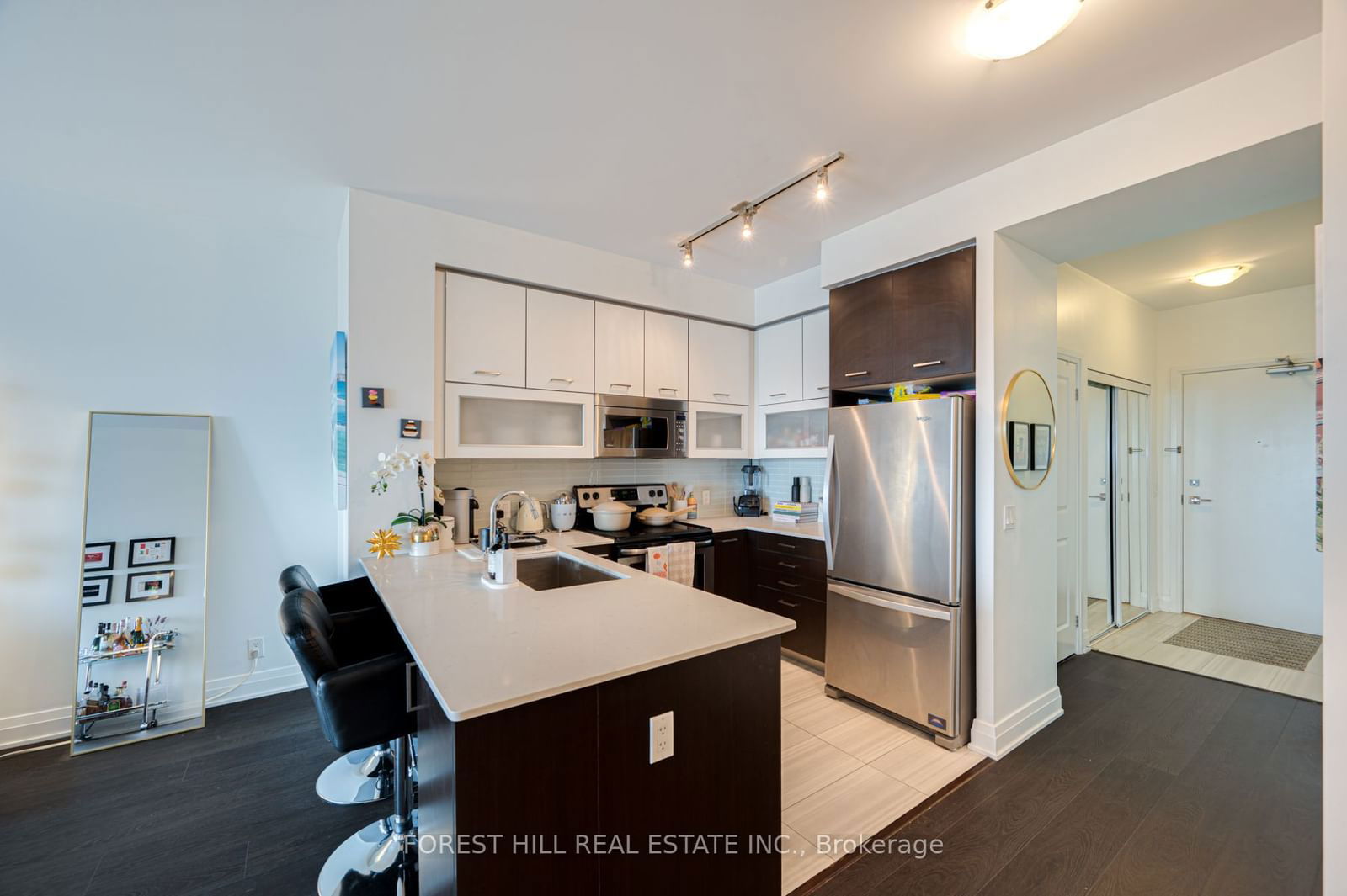 530 St Clair Ave, unit 1401 for sale