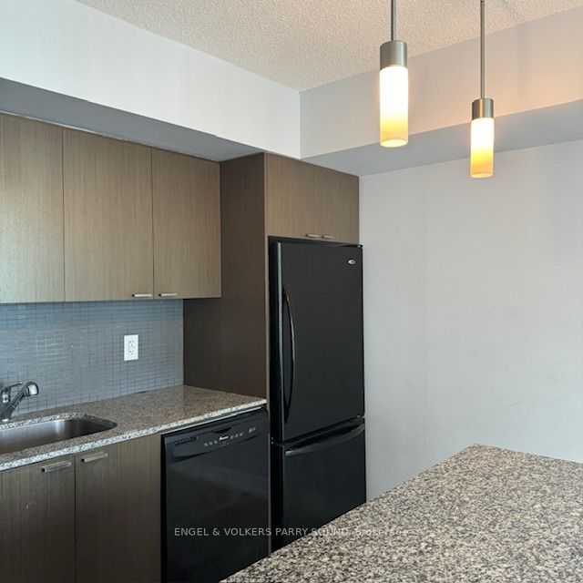 110 Charles St E, unit 1701 for rent - image #3