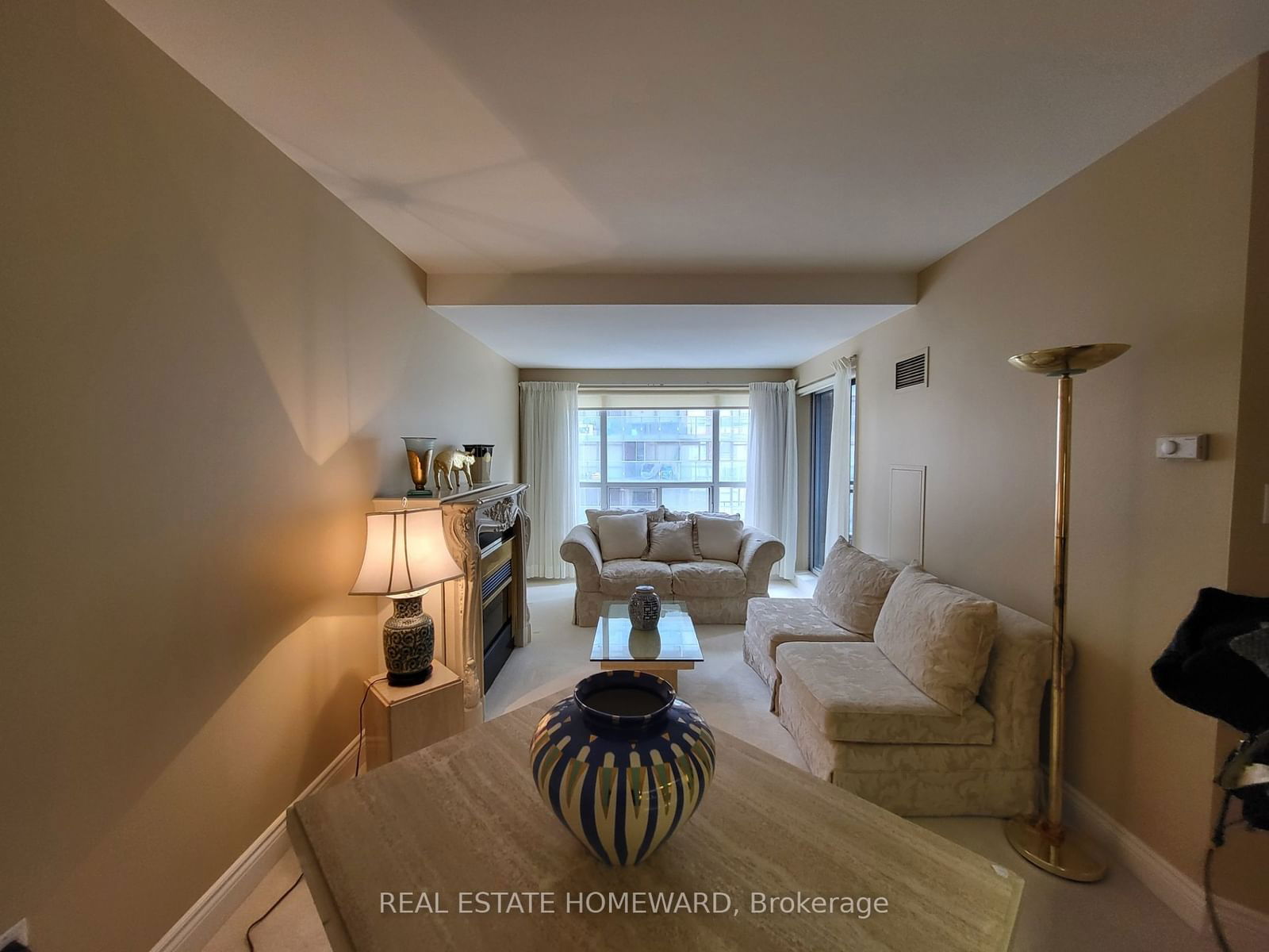 887 Bay St, unit 905 for sale - image #7