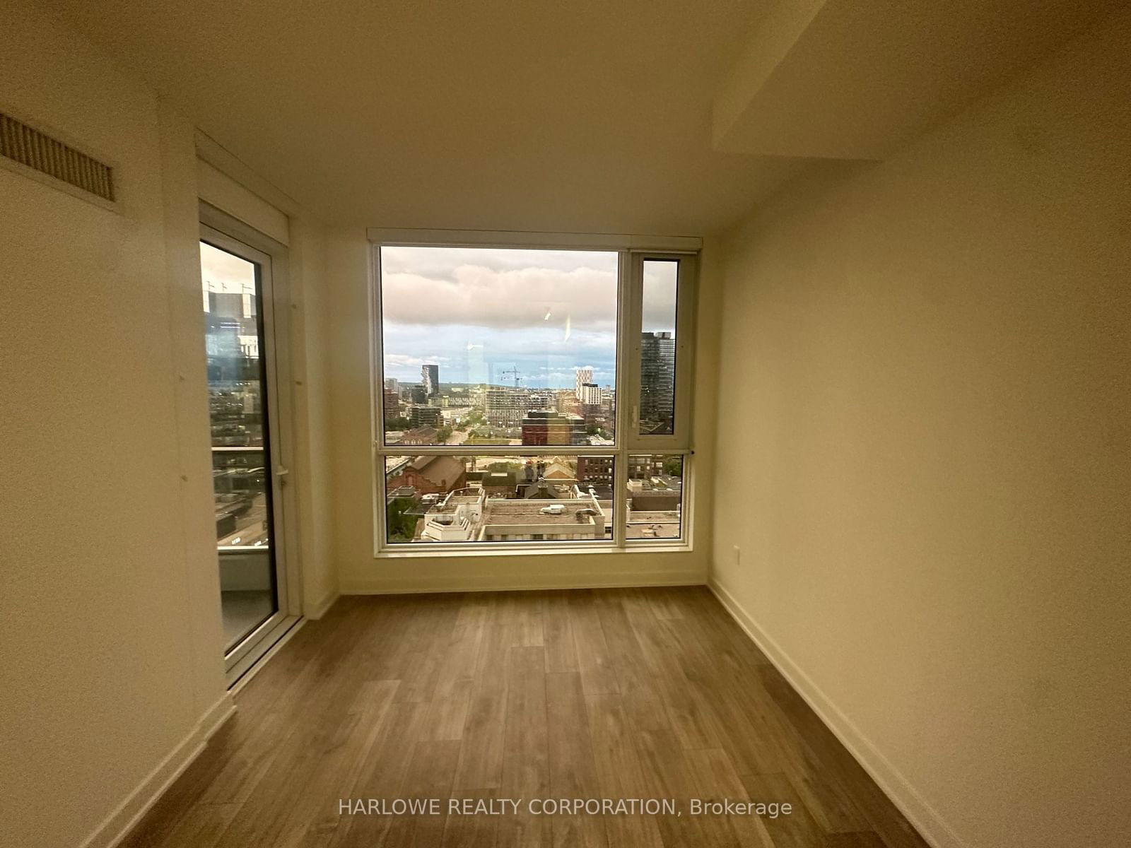 70 Princess St, unit 1711 E for rent