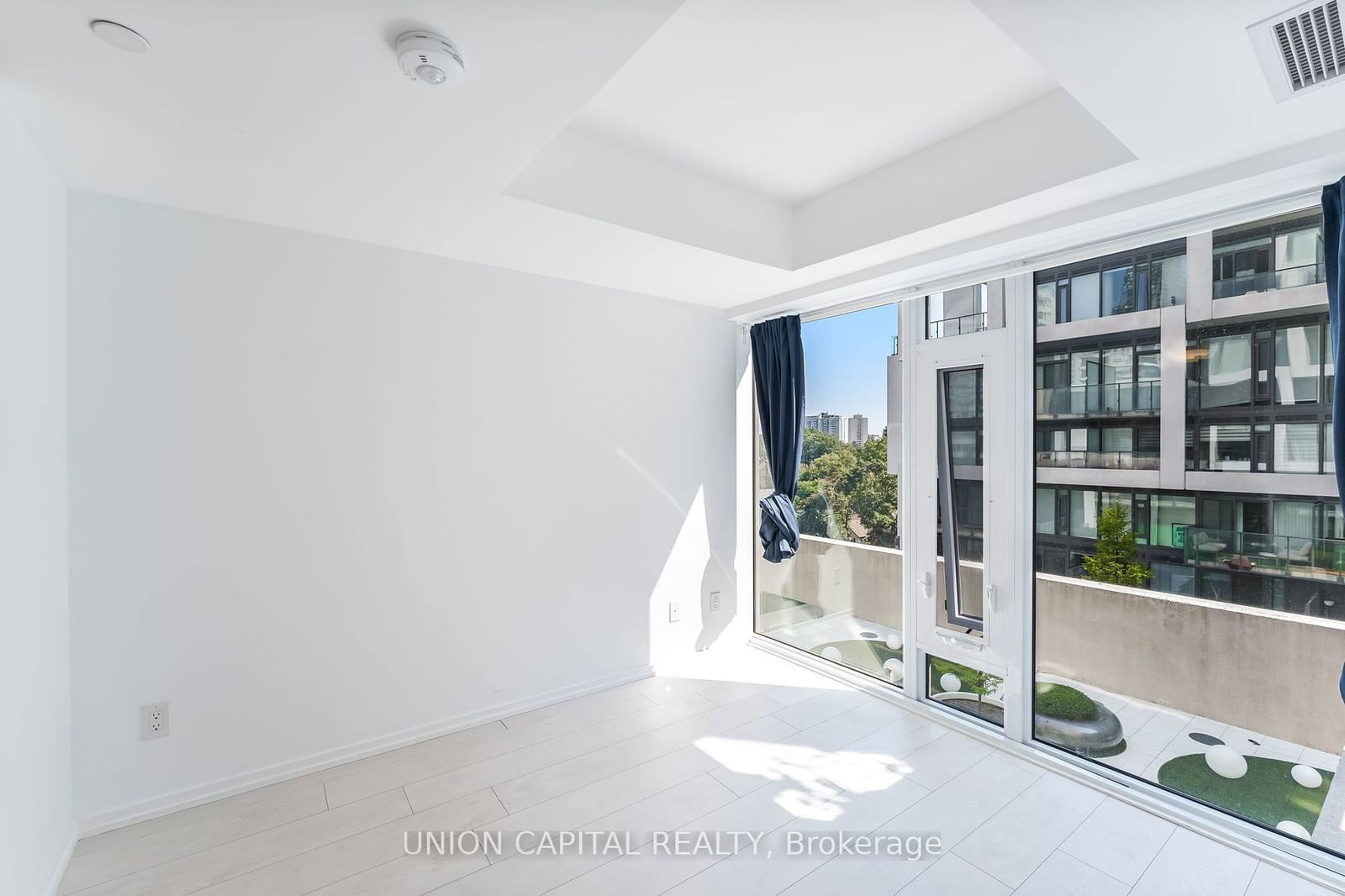 5 Soudan Ave, unit 803 for rent