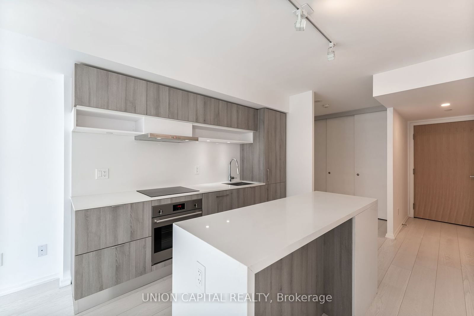 5 Soudan Ave, unit 803 for rent - image #7