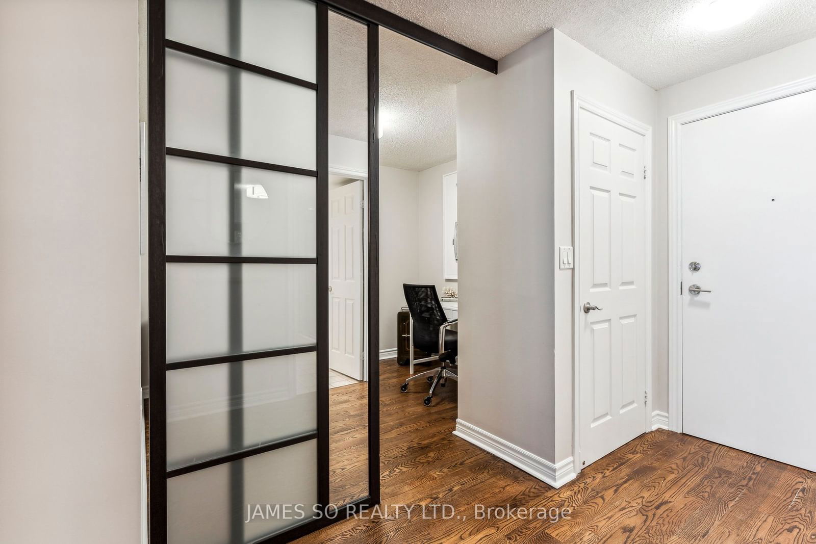 270 Wellington St W, unit 511 for sale