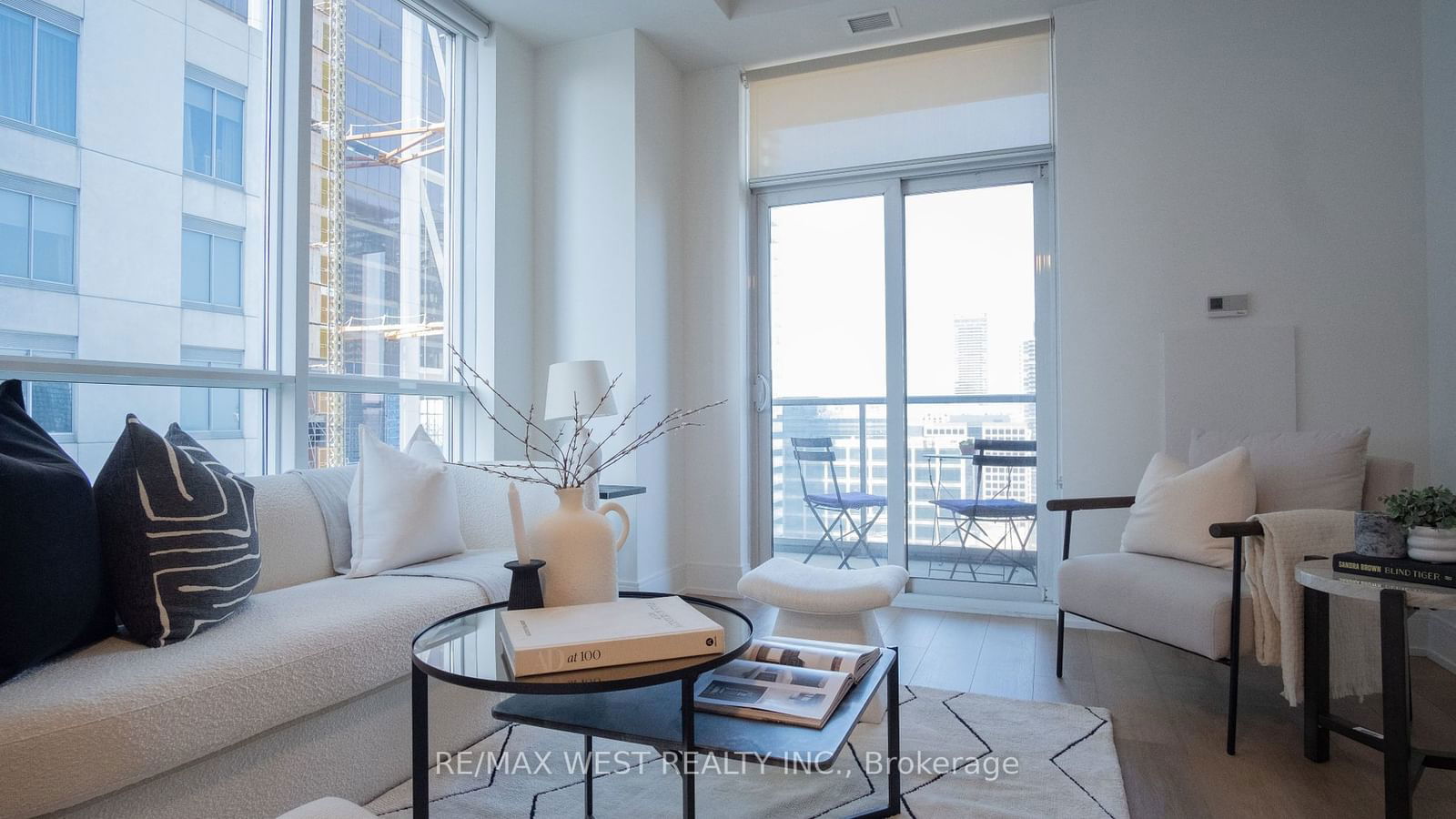 21 Balmuto St, unit 2301 for sale - image #3