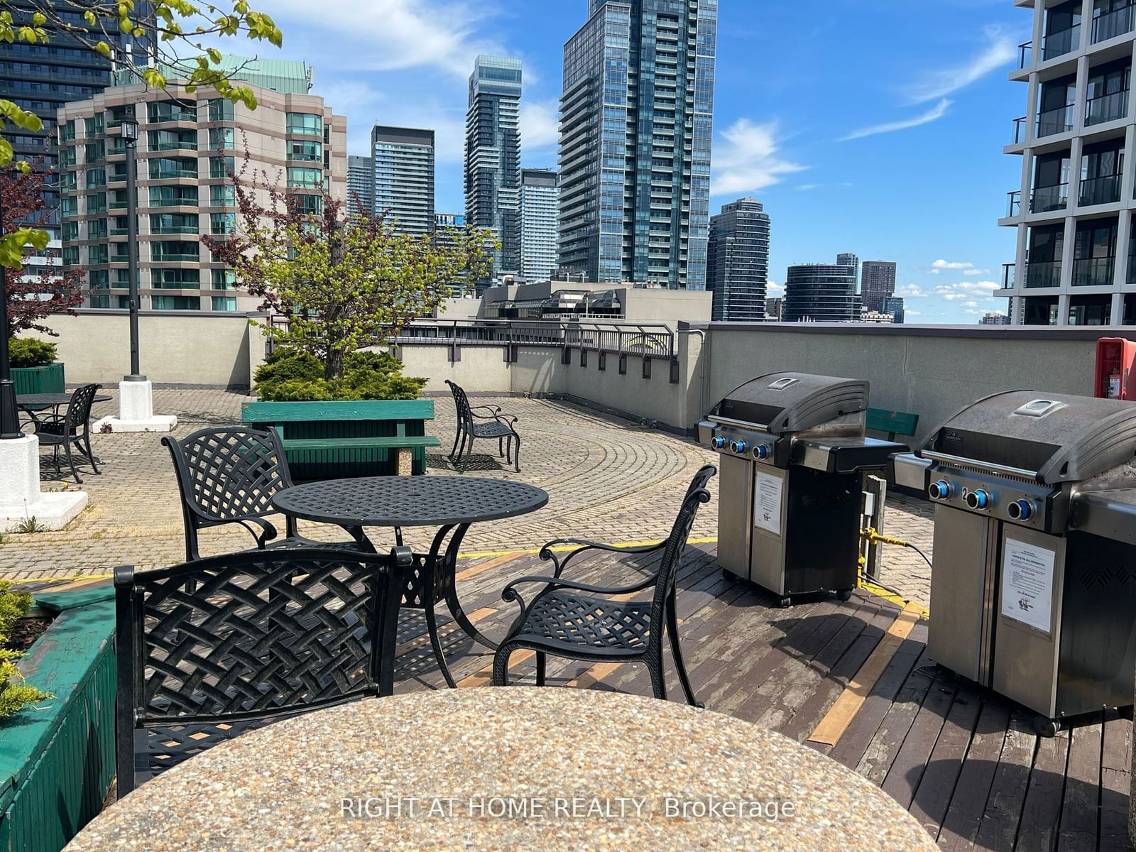 633 Bay St, unit PH15 for rent