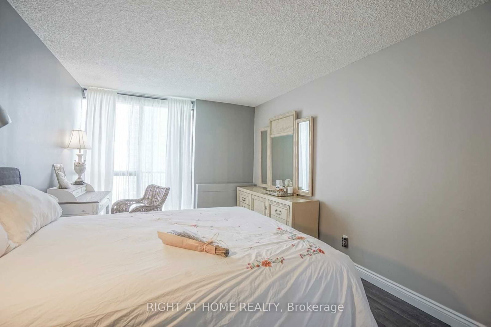 33 Harbour Sq, unit 2212 for rent - image #10