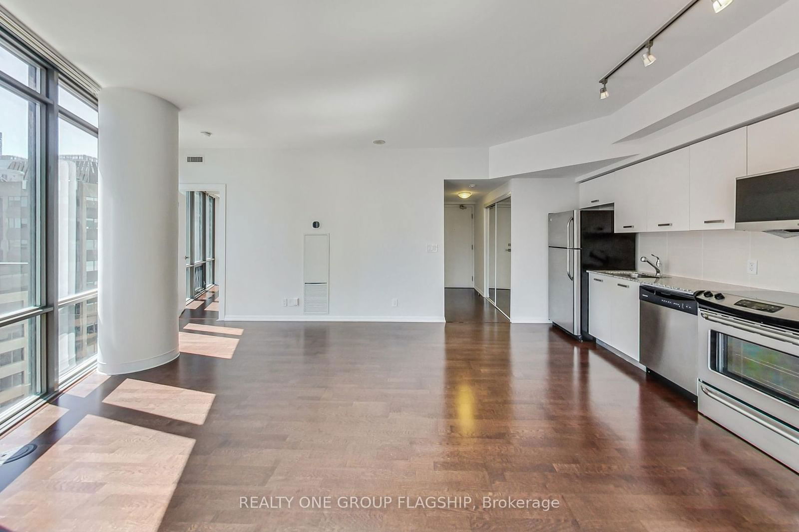 832 Bay St, unit 1008 for rent - image #11