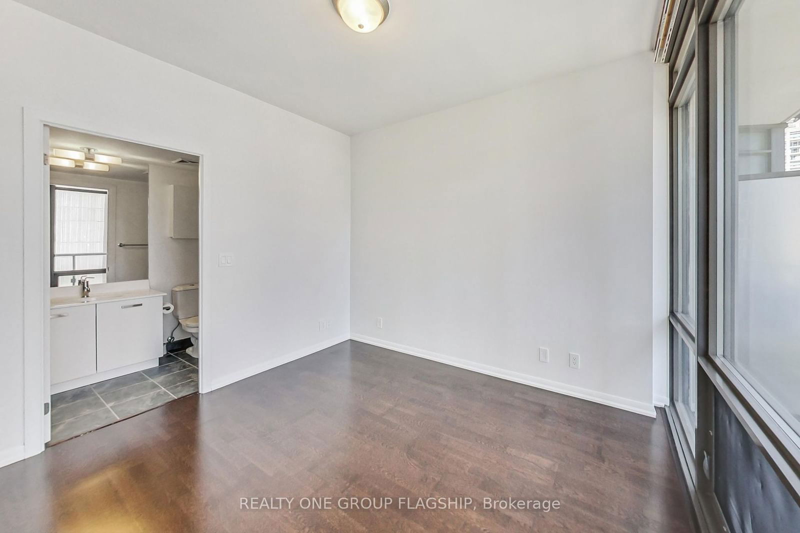 832 Bay St, unit 1008 for rent - image #14