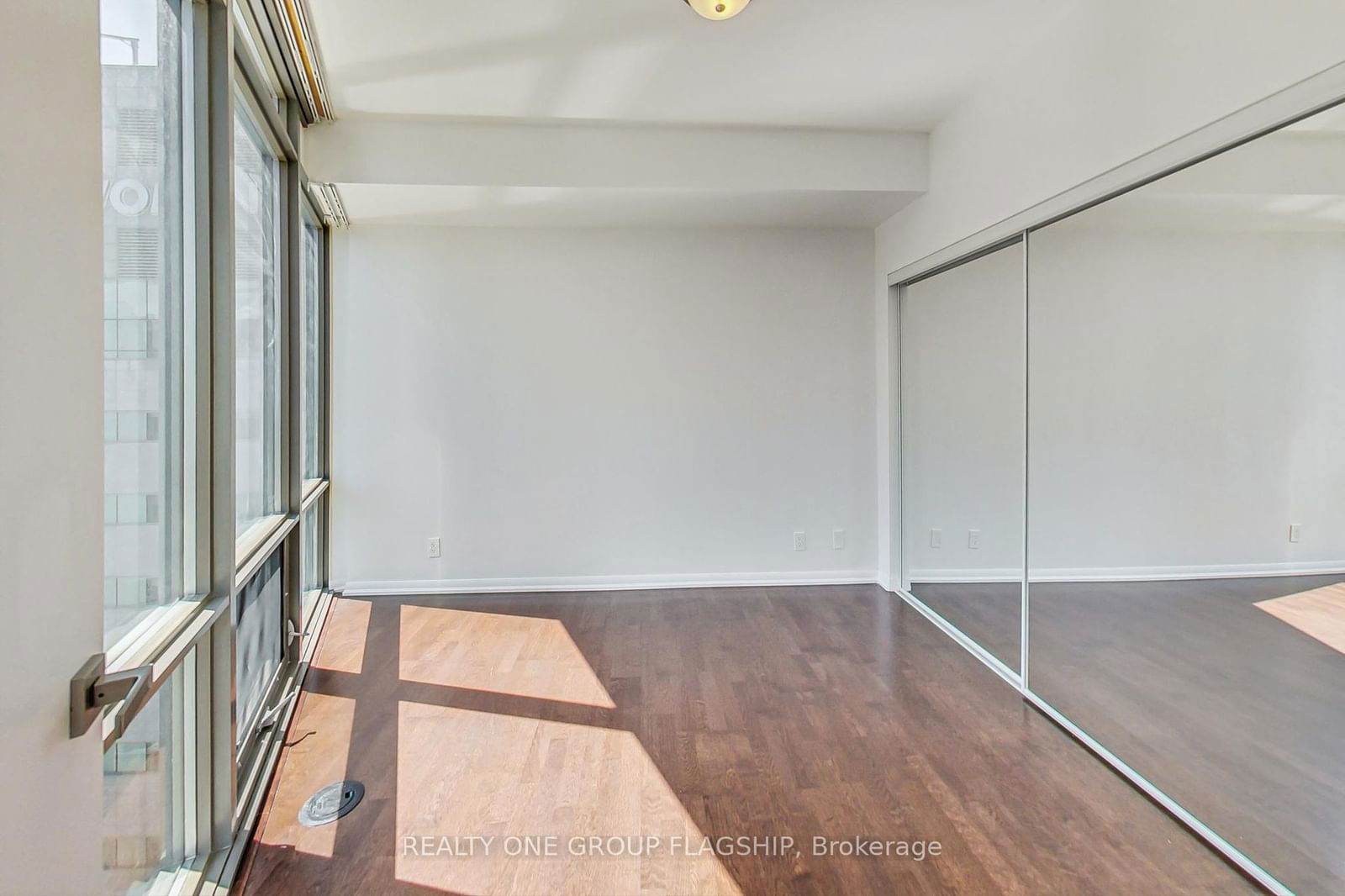 832 Bay St, unit 1008 for rent - image #20