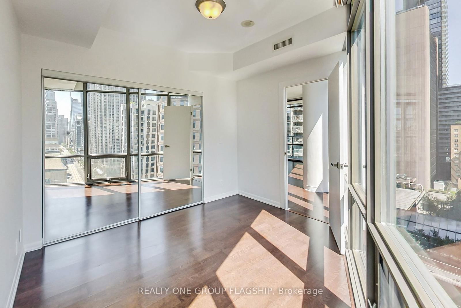 832 Bay St, unit 1008 for rent - image #22