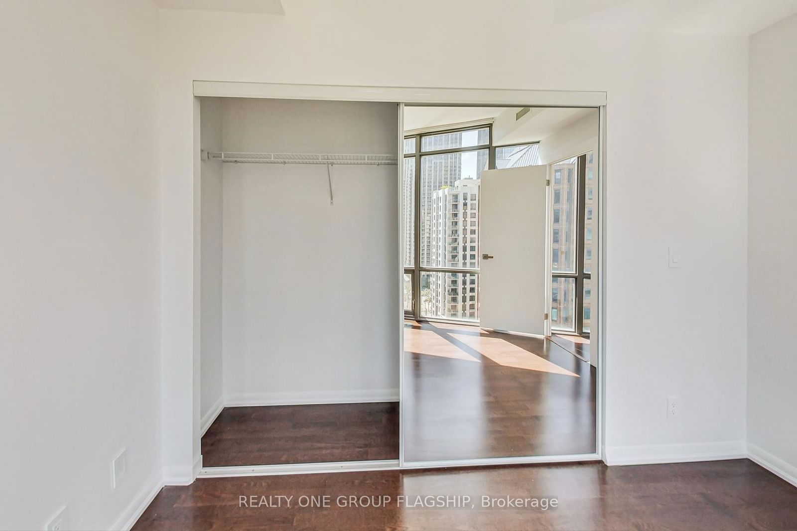 832 Bay St, unit 1008 for rent - image #23