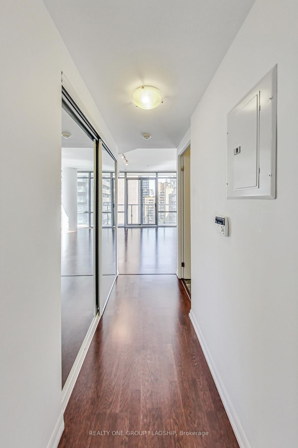 832 Bay St, unit 1008 for rent - image #6