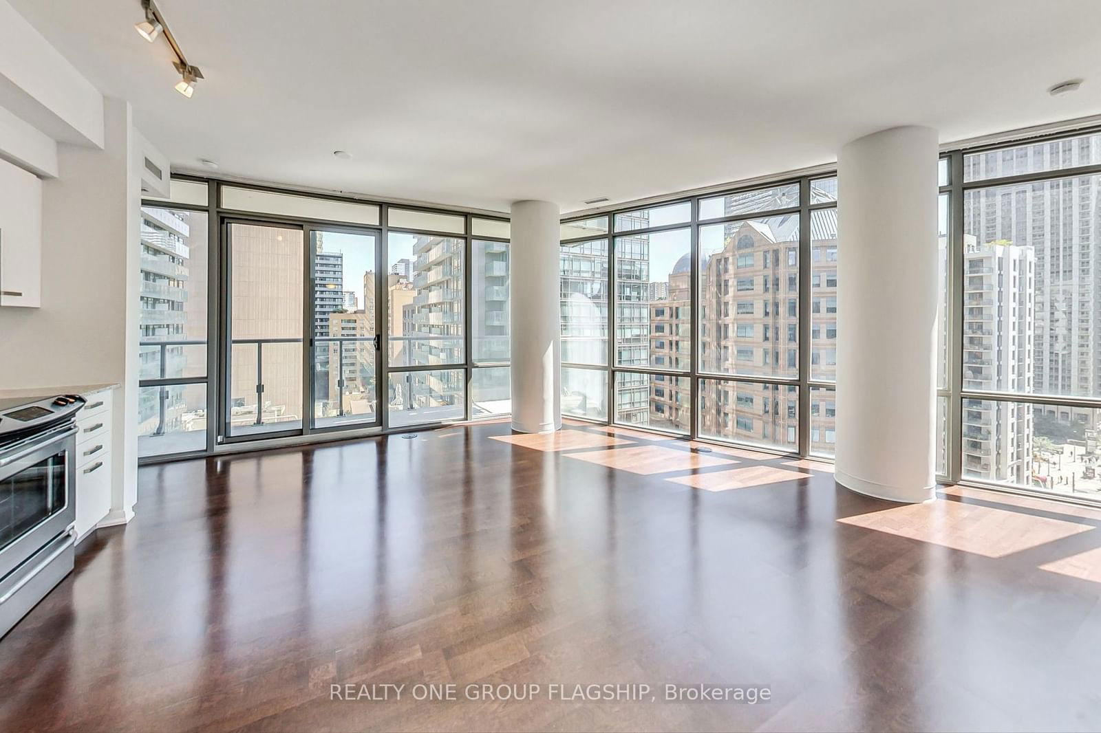 832 Bay St, unit 1008 for rent - image #8