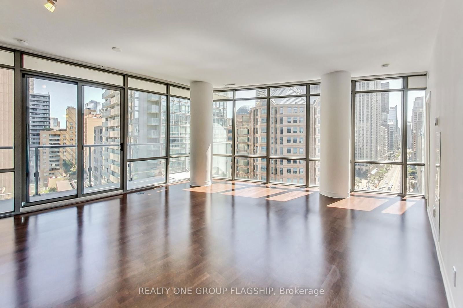 832 Bay St, unit 1008 for rent - image #9