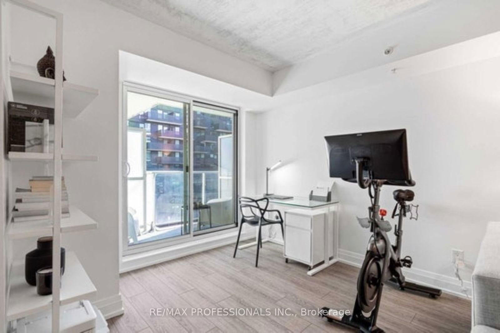 555 Wilson Ave, unit E301 for rent - image #4