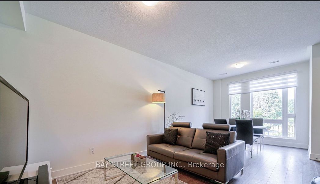 180 Fairview Mall Dr, unit TH110 for sale - image #8