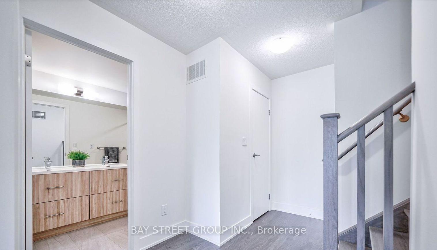 180 Fairview Mall Dr, unit TH110 for sale - image #9