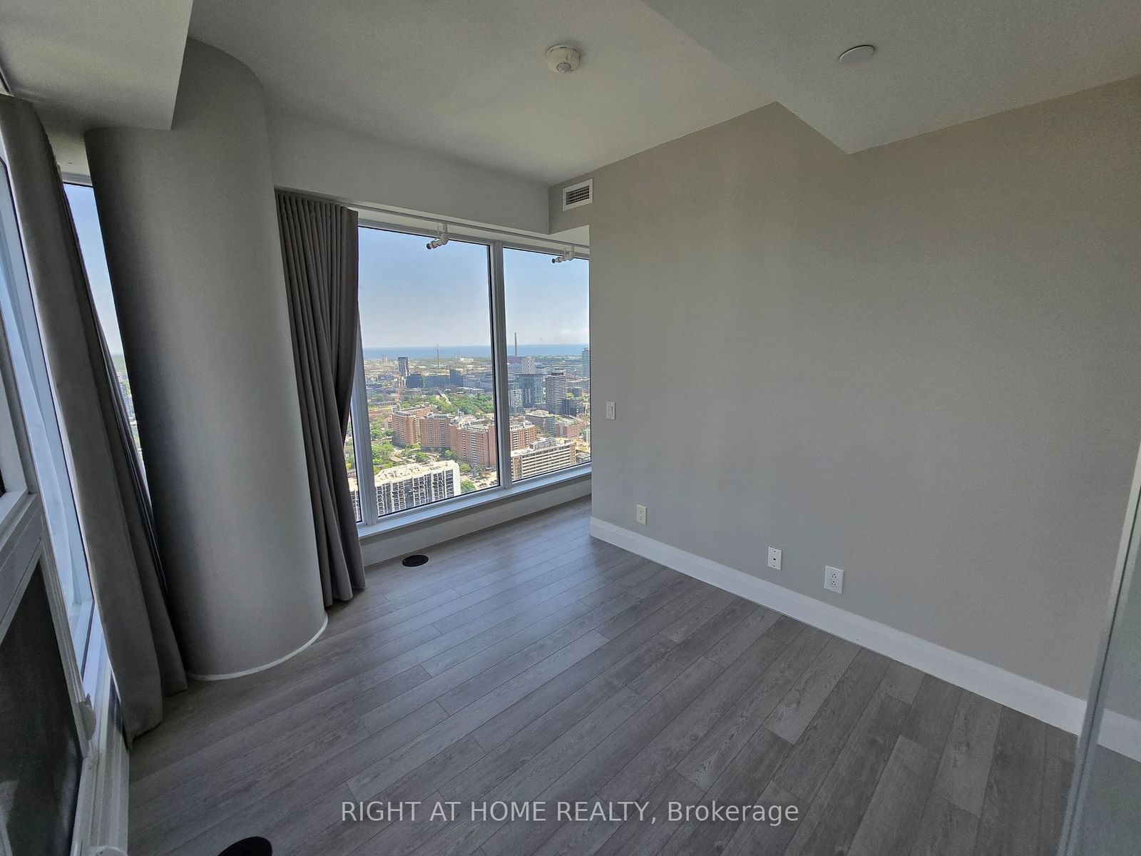 181 Dundas St E, unit 5003 for sale